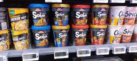 🔥 Pause express et pleine de saveurs au Carrefour Express Cathédrale ! 🍜